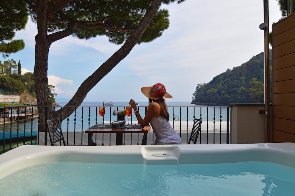 Suite, Hot Tub (Eight Suite) - Photo 8