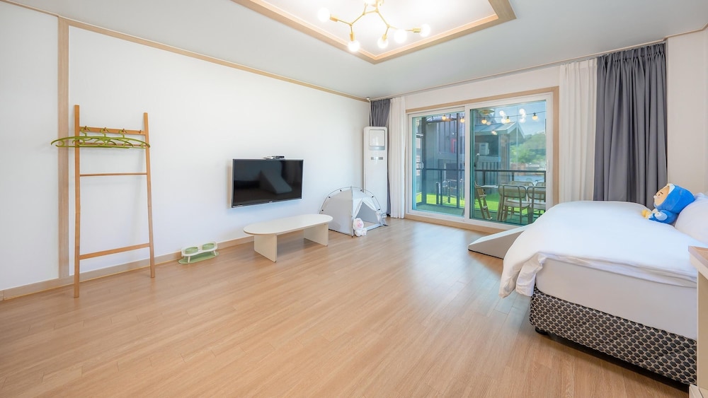 Basic Room, 1 Bedroom (Maltese2 (Individual Playground))