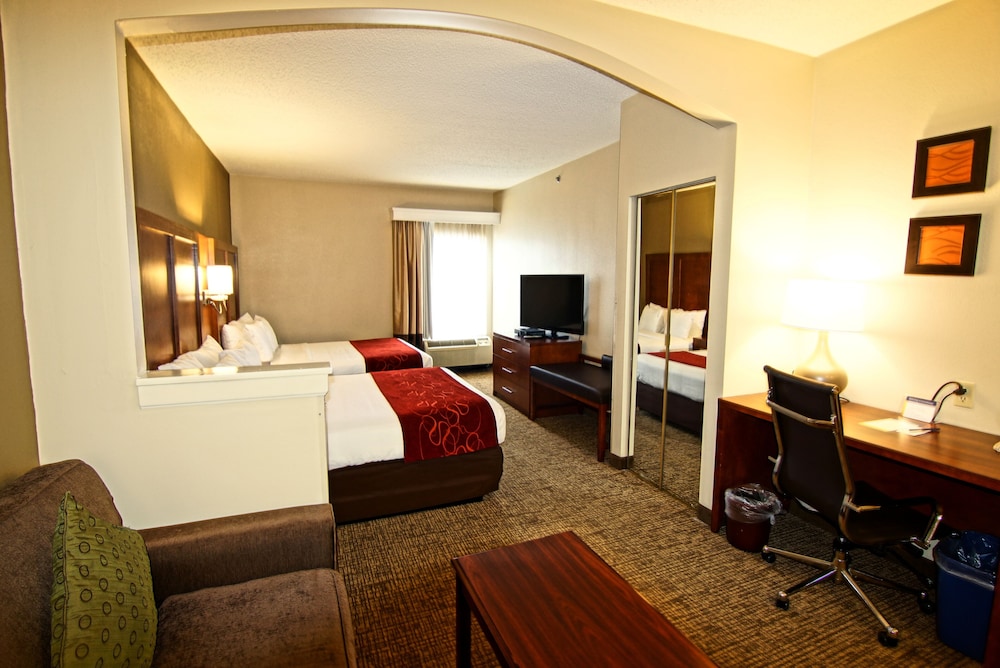 Suite, Multiple Beds, Non Smoking - Photo 4