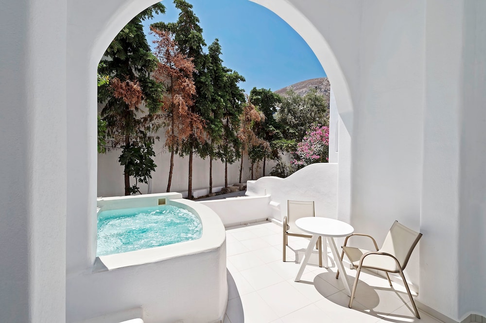 Senior Suite, Jetted Tub - Photo 8