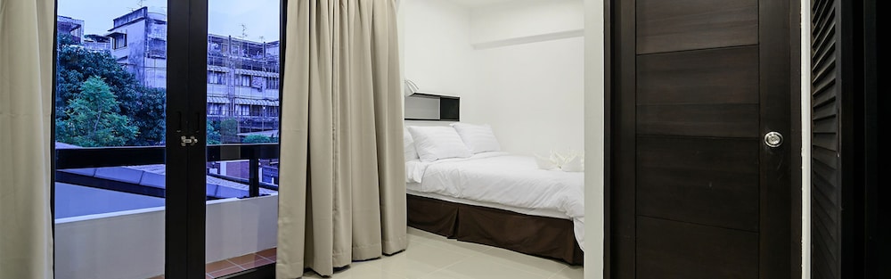Superior Queen bed - No elevator (Room Only)