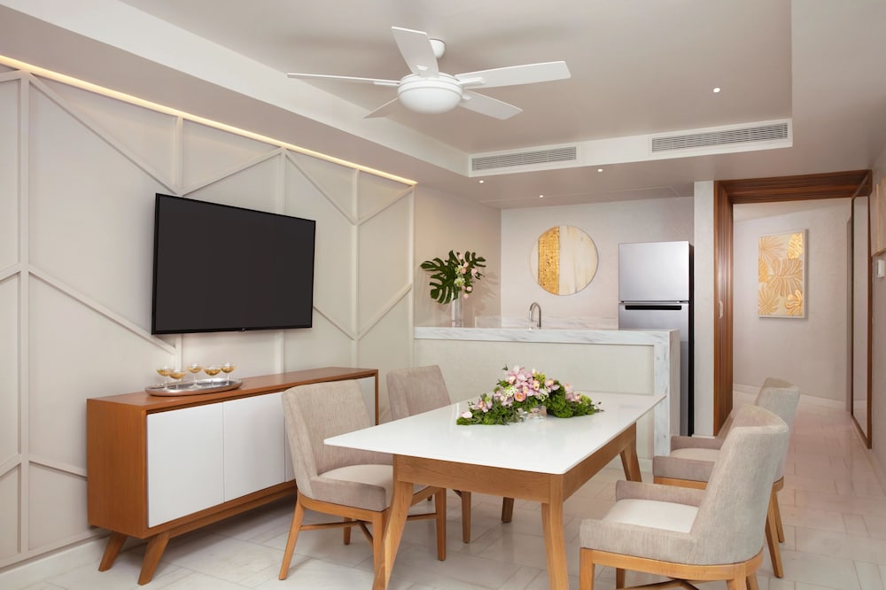 Preferred Club Ocean Front Bridal Suite - Photo 3