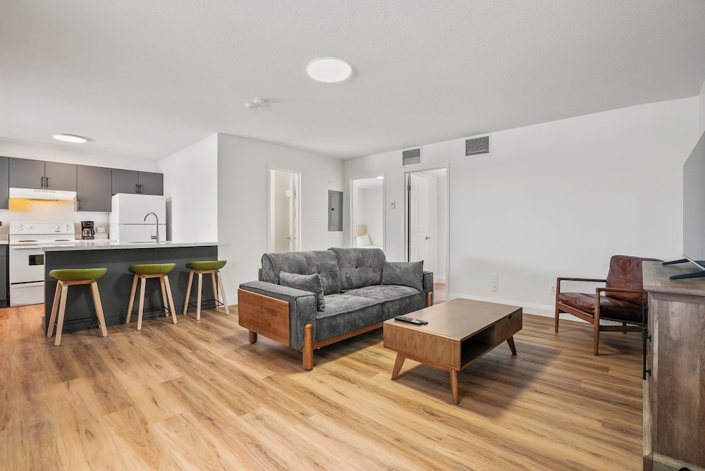 Condo, 2 Bedrooms