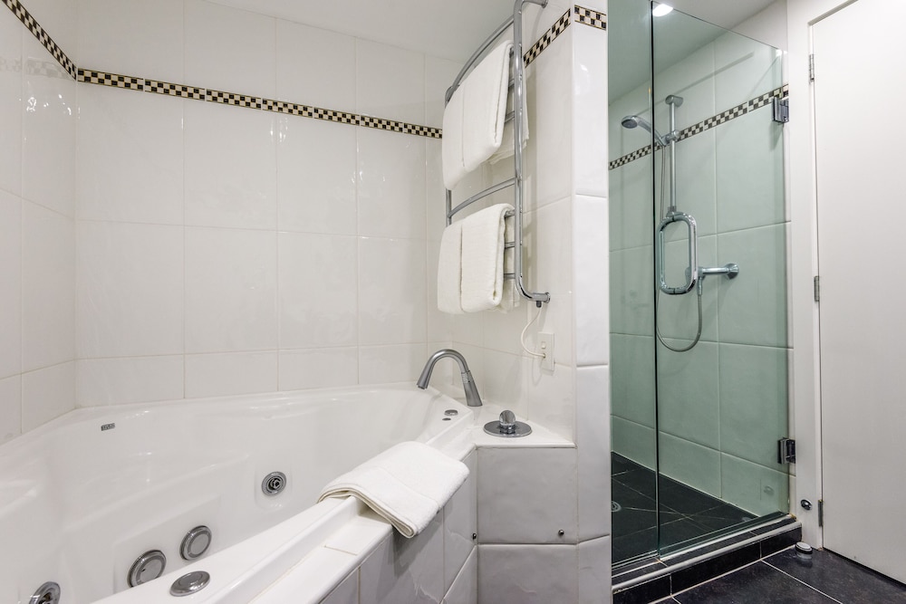 Suite, 1 King Bed, Non Smoking (Hagley)