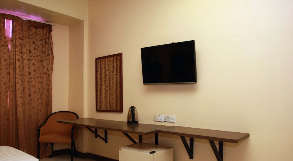 Family Room 4 photo 2
