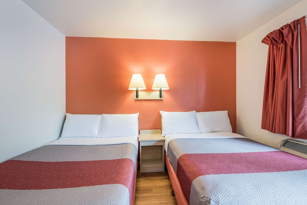 Standard Room, 2 Double Beds, Non Smoking photo 3