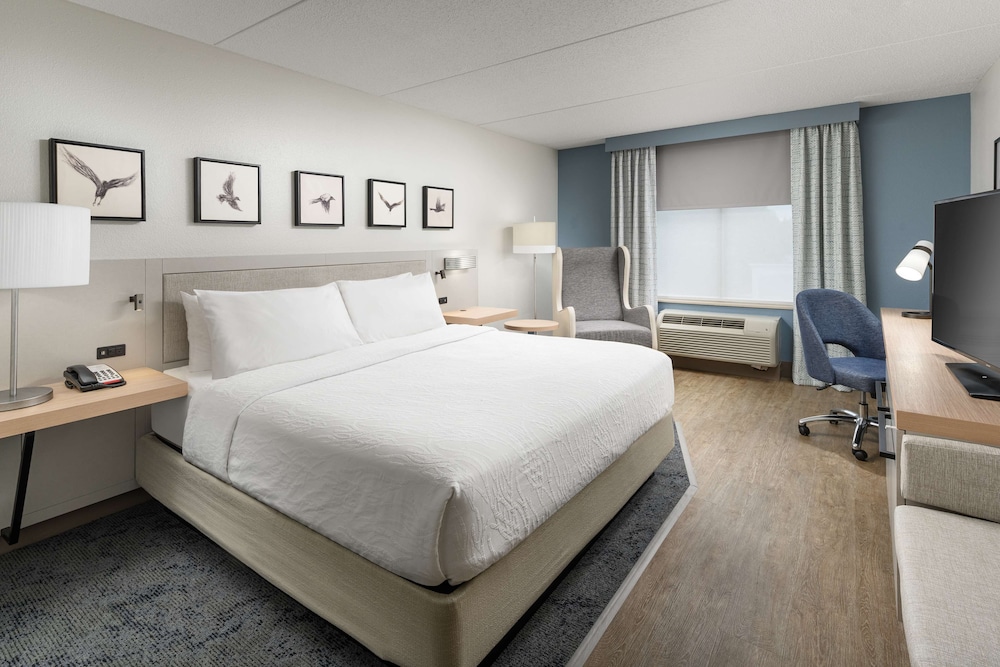 Standard Room, 1 King Bed, Accessible - Photo 5