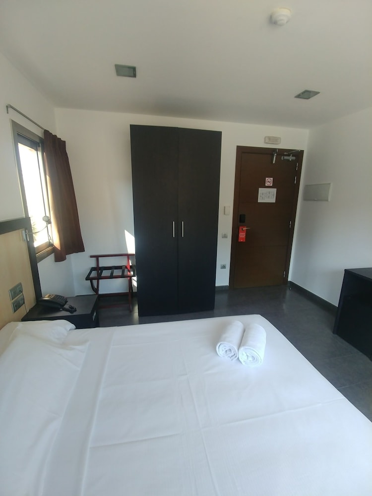 Double Room - Photo 10