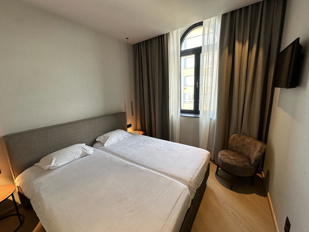 Classic Room, 2 Bedrooms, Non Smoking, Partial Sea View photo 3