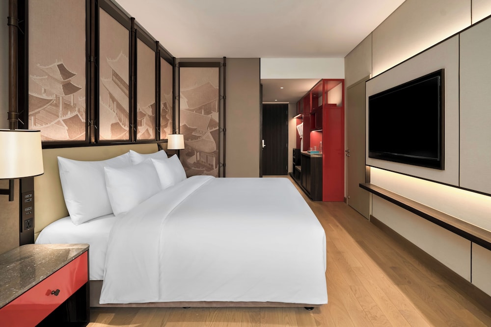 Deluxe Room, 1 King Bed