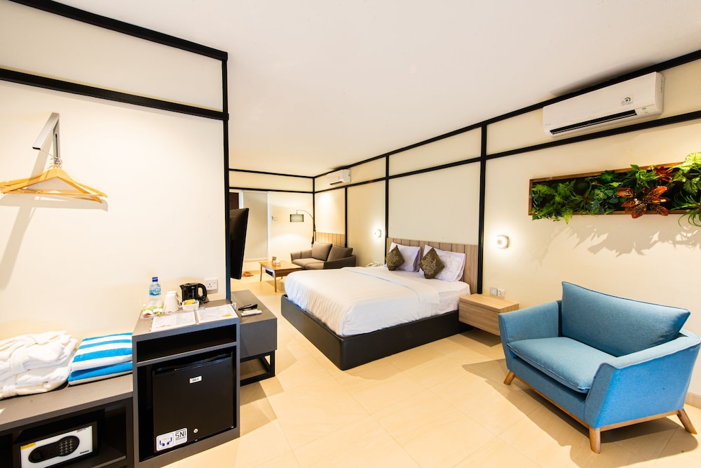 Deluxe Studio, 1 Queen Bed photo 2