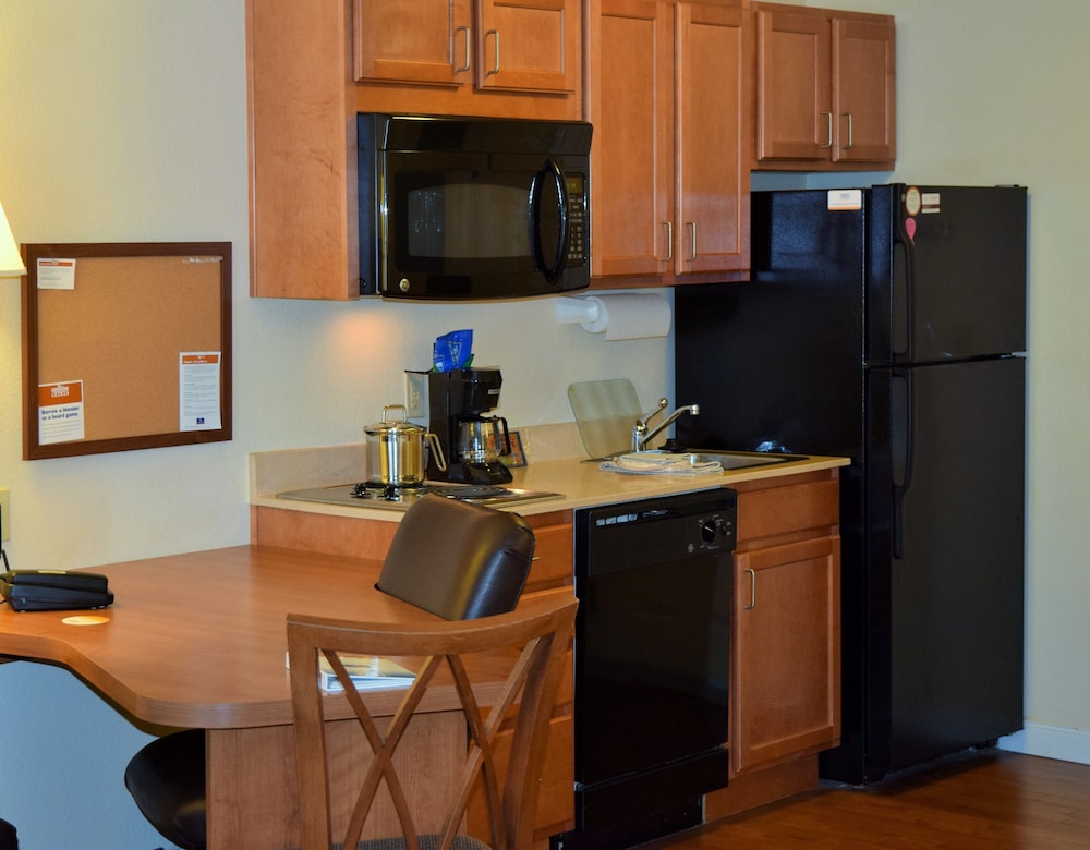 Suite, 1 Bedroom, Kitchen (Living and Dining Area) photo 3