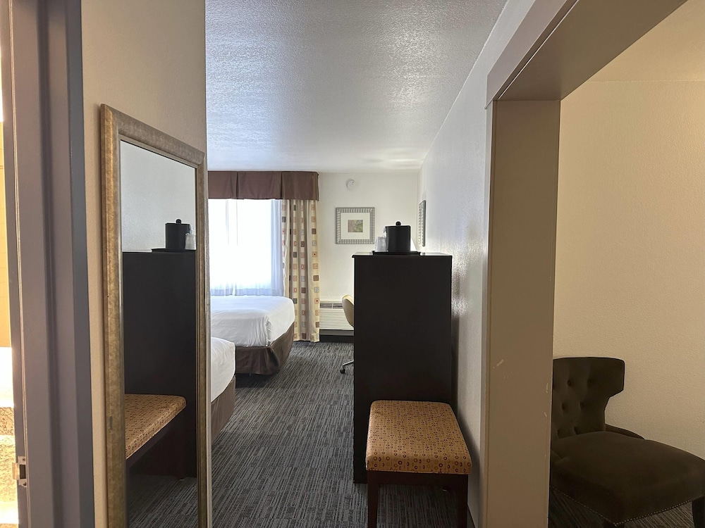 Room, Multiple Beds, Non Smoking - Photo 5