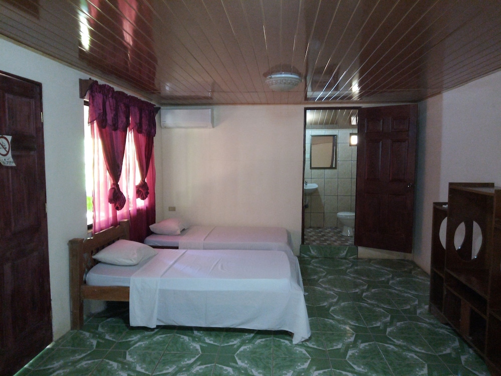 Family Room, Multiple Beds photo 2