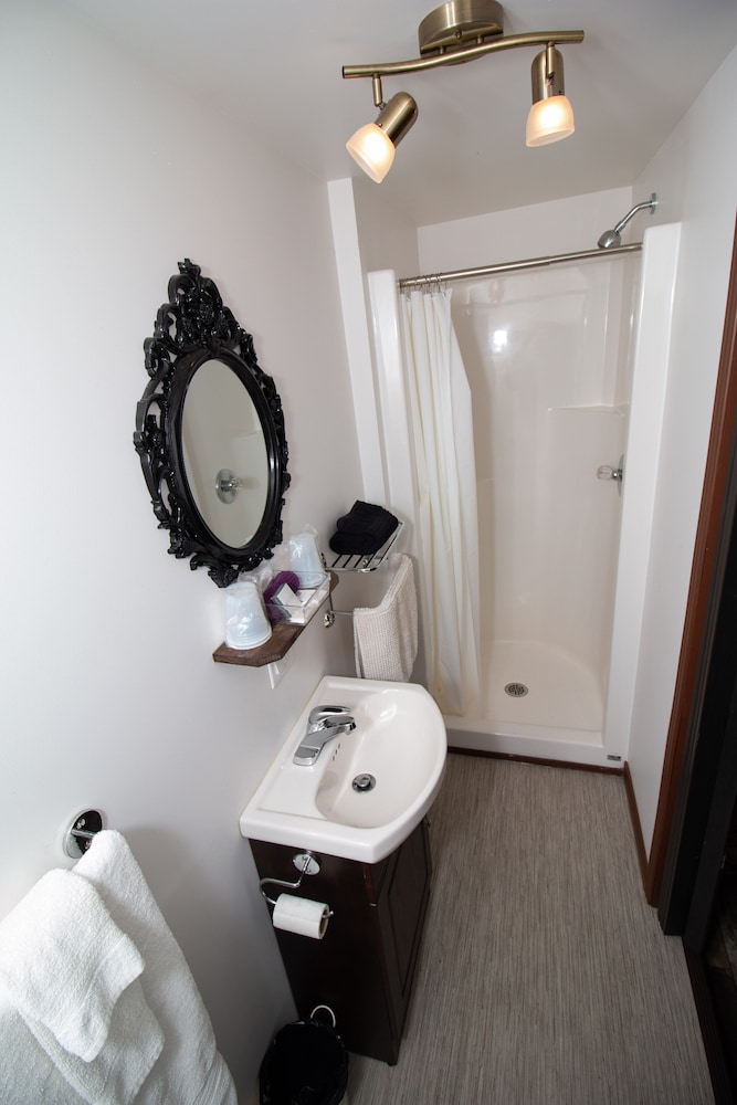 Economy Double Room photo 3