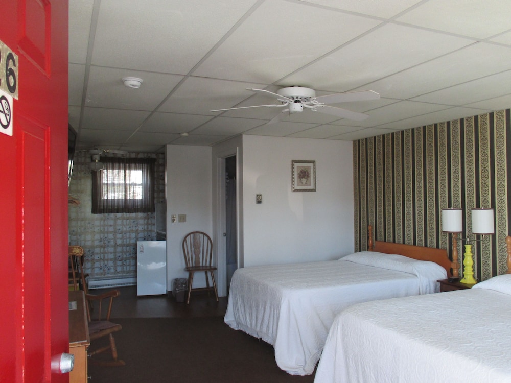 Beach Corner Room -First Floor- Ocean View - No Children- Adult Section-Kitchenette Non Smoking Rm 1