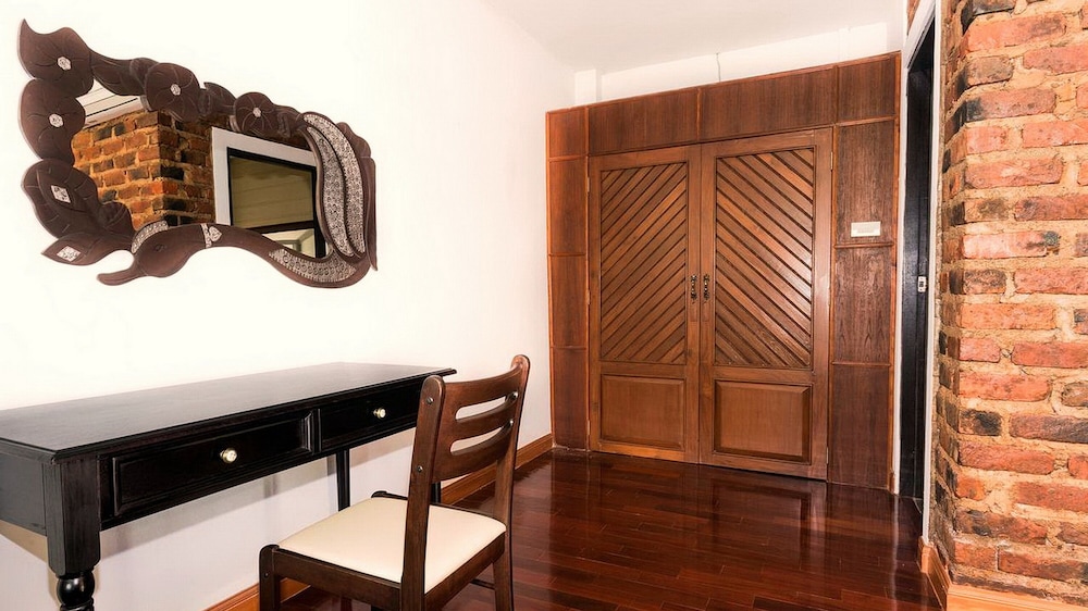 Family Room - Photo 6