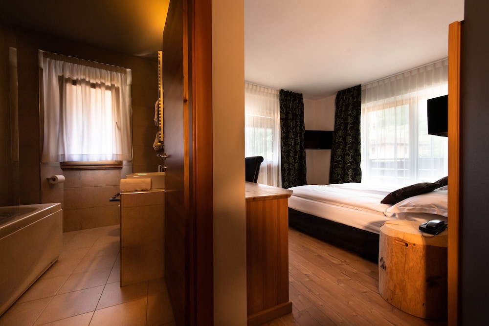 Double or Twin Room - Photo 4