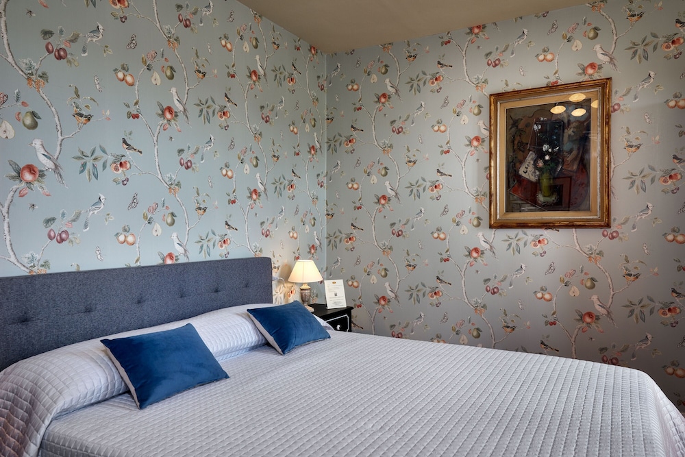 Superior Double Room, 1 Queen Bed, Non Smoking, Garden View
