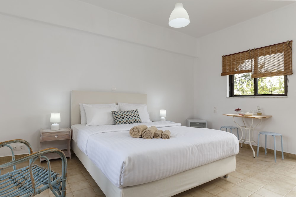 Basic Double or Twin Room, 1 Bedroom, Non Smoking, Courtyard Area photo 2