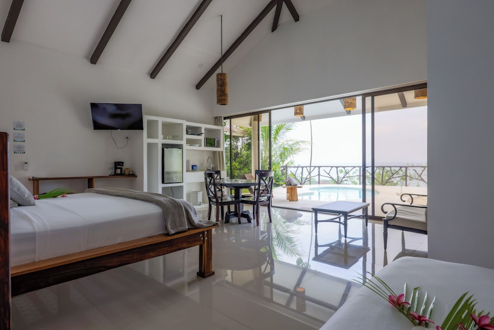 Suite de Lujo con Vista al Océano y Piscina Privada