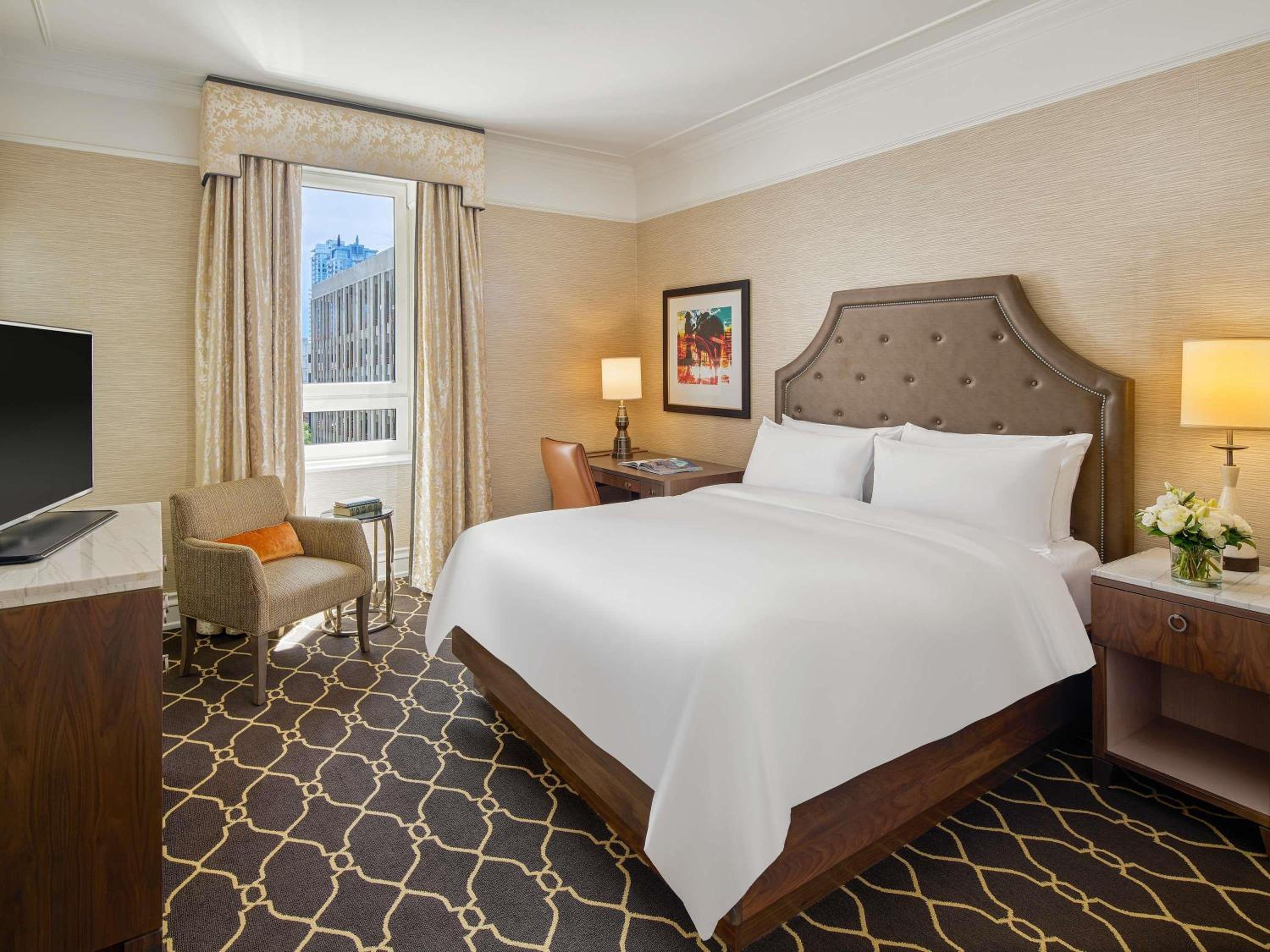Deluxe King Room with City or Courtyard View