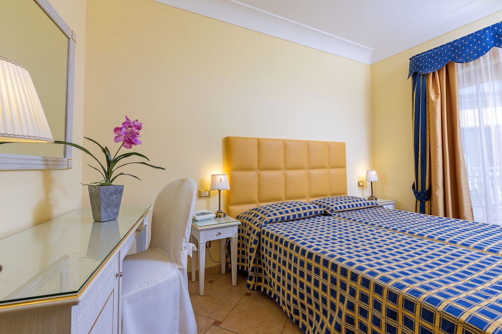 Classic Room, Balcony, Valley View photo 1