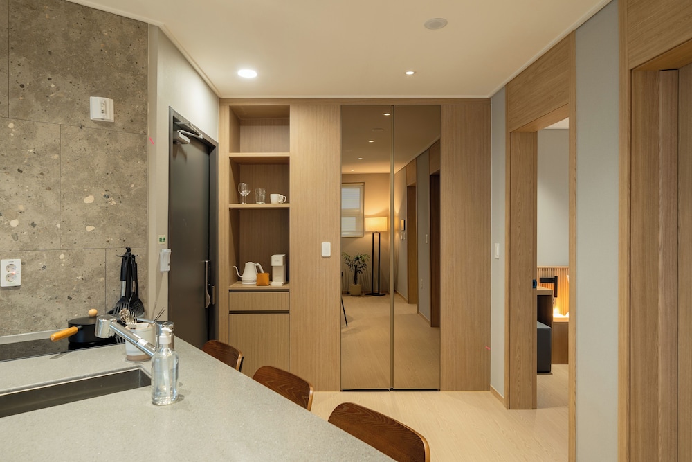 Family Two Room - Photo 9