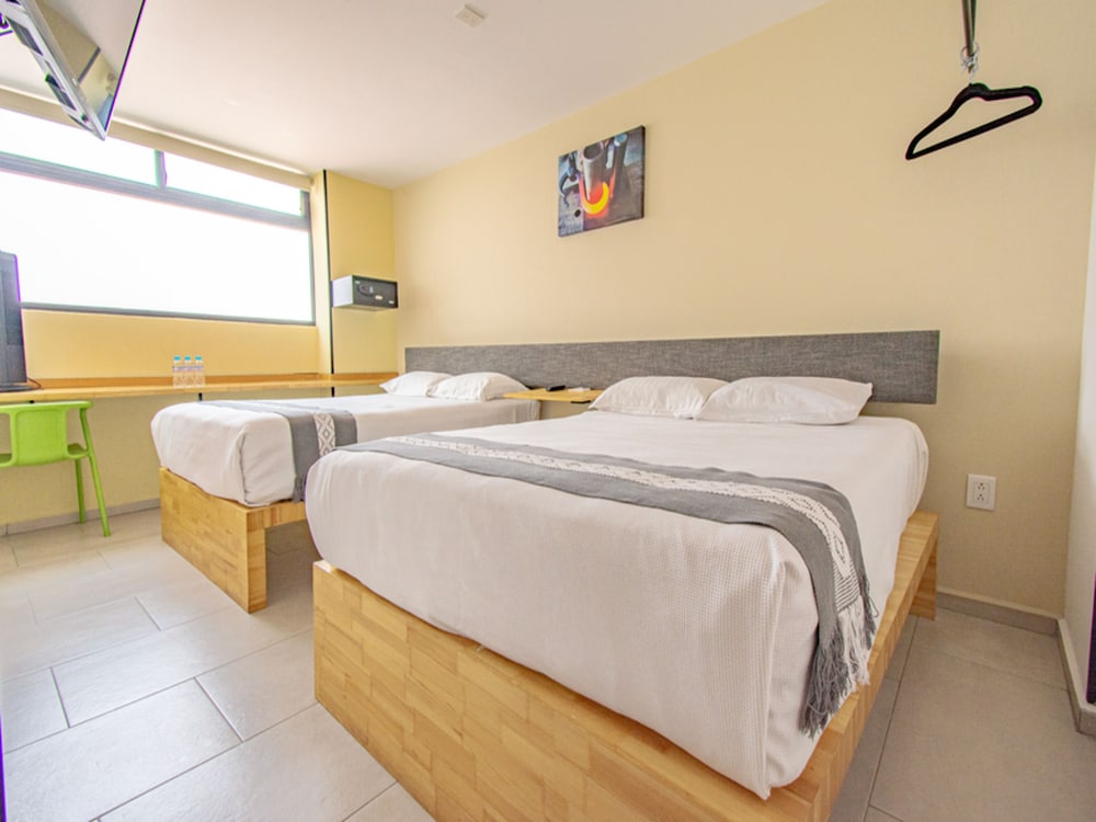 Standard Room, 2 Double Beds - Photo 1