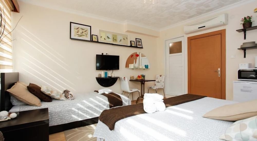 Economy Triple Room photo 3