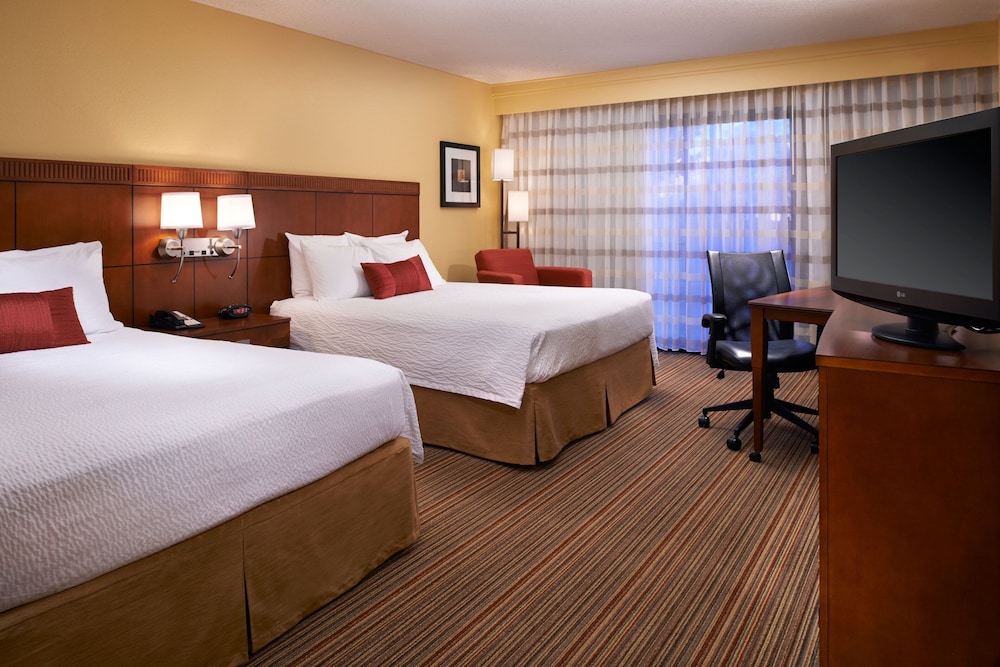 Room, 2 Queen Beds - Photo 1