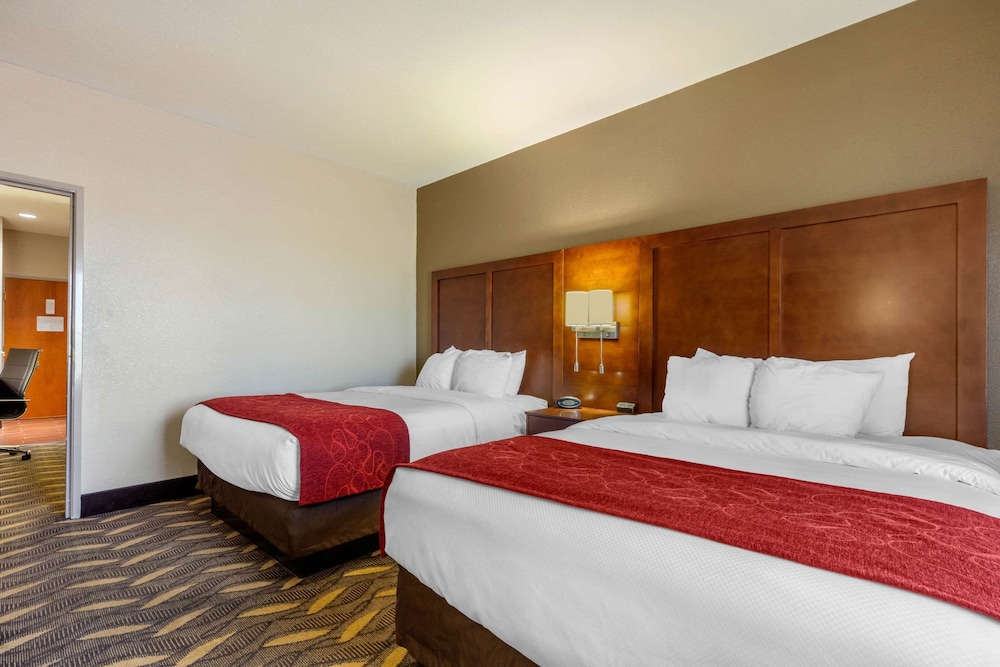 Suite, Multiple Beds, Non Smoking - Photo 4