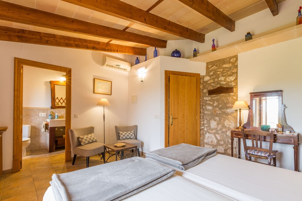 Standard Double Room, Terrace thumbnail 5