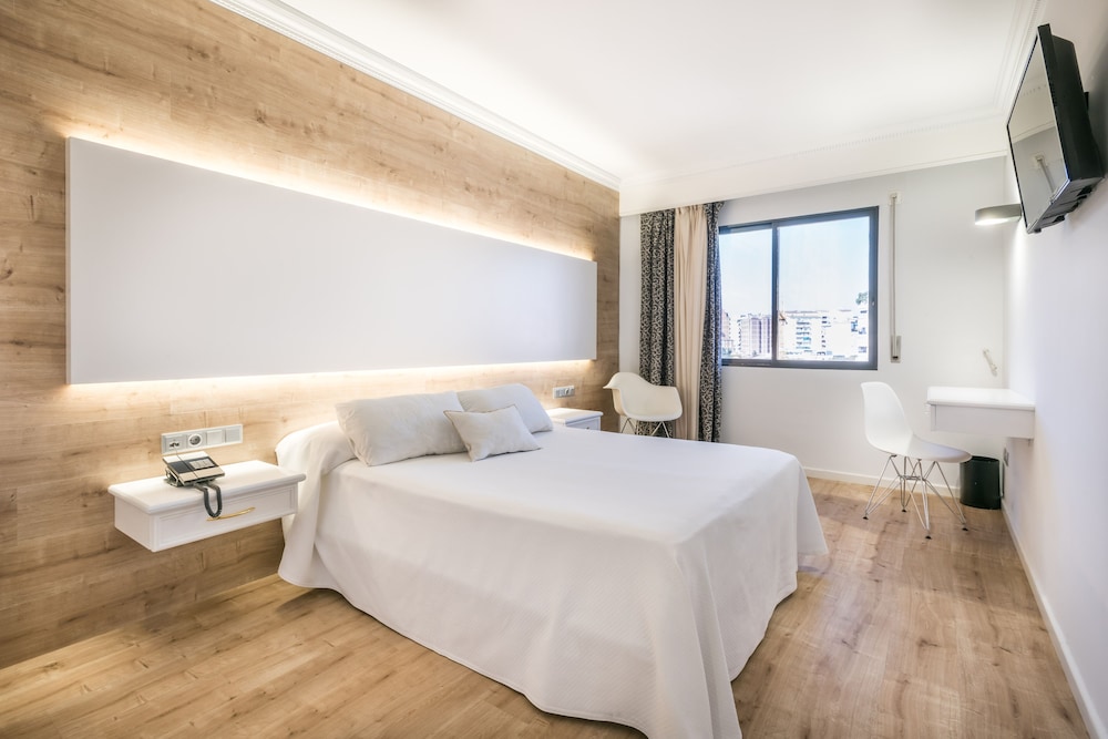 Double or Twin Room - Photo 1