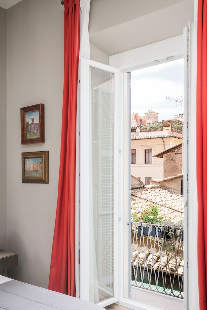 Deluxe Room, Balcony, City View photo 3