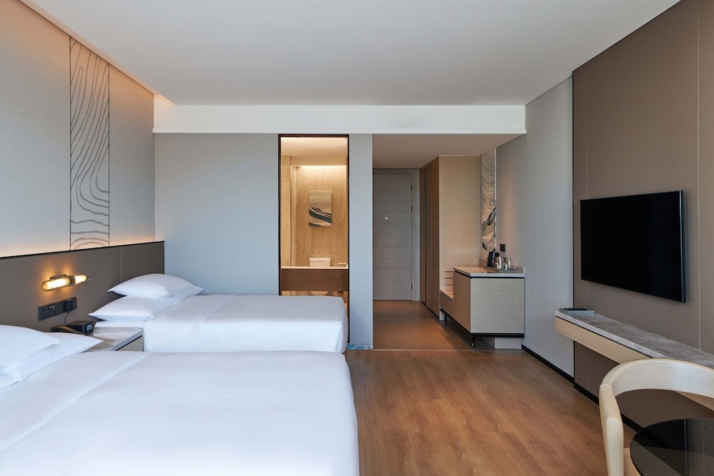 Deluxe Room, 2 Double Beds, City View photo 1