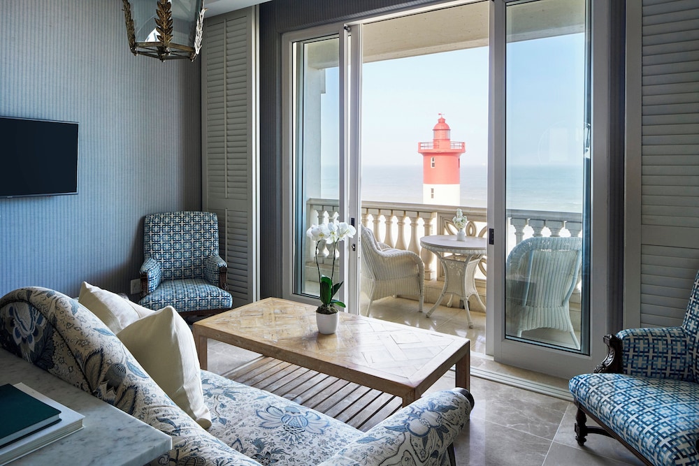 Luxury Sea Facing Suite - Photo 19