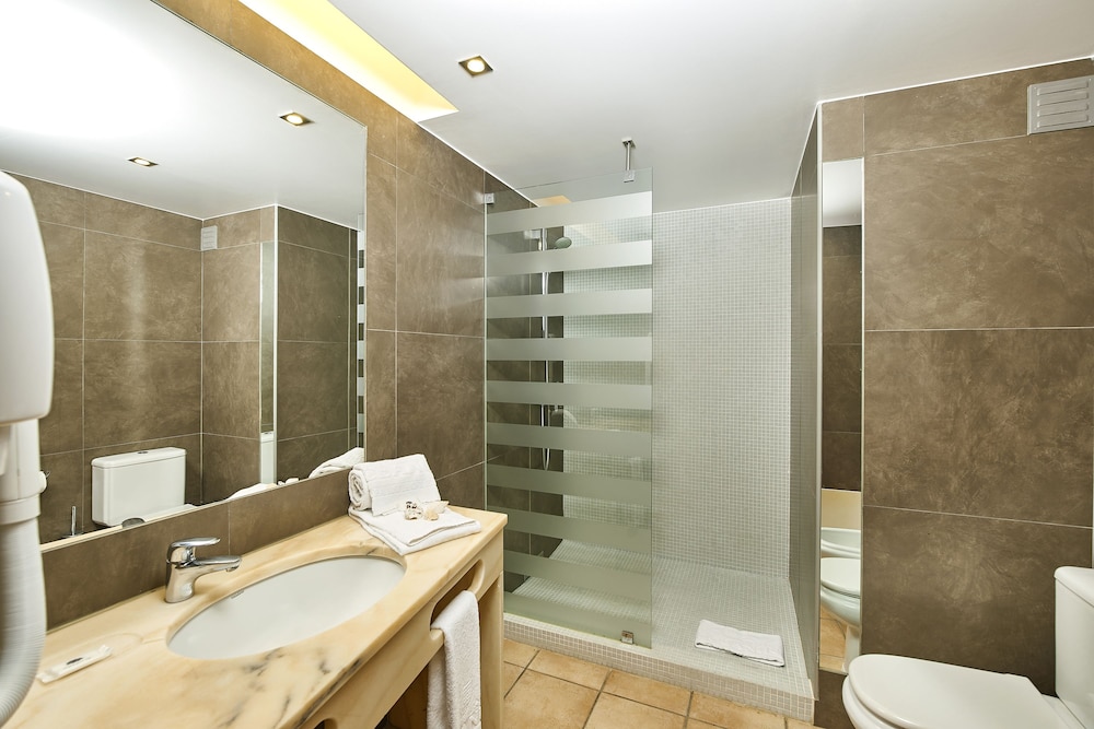 Classic Apartment, 1 Bedroom, Balcony (Sunny Side 4pax) photo 2