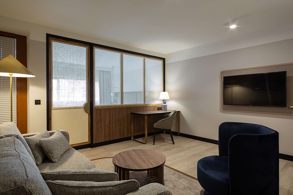 Junior Suite, Multiple Beds, Balcony - Photo 4