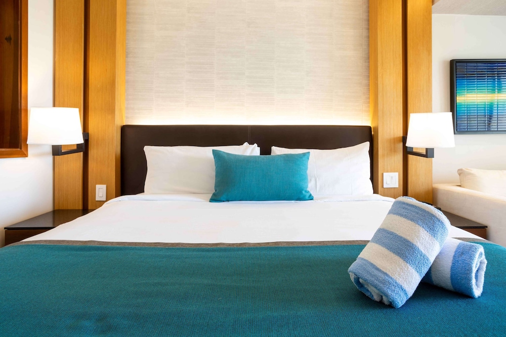 Suite, 1 King Bed, Ocean View (deluxe One Bedroom Suite)