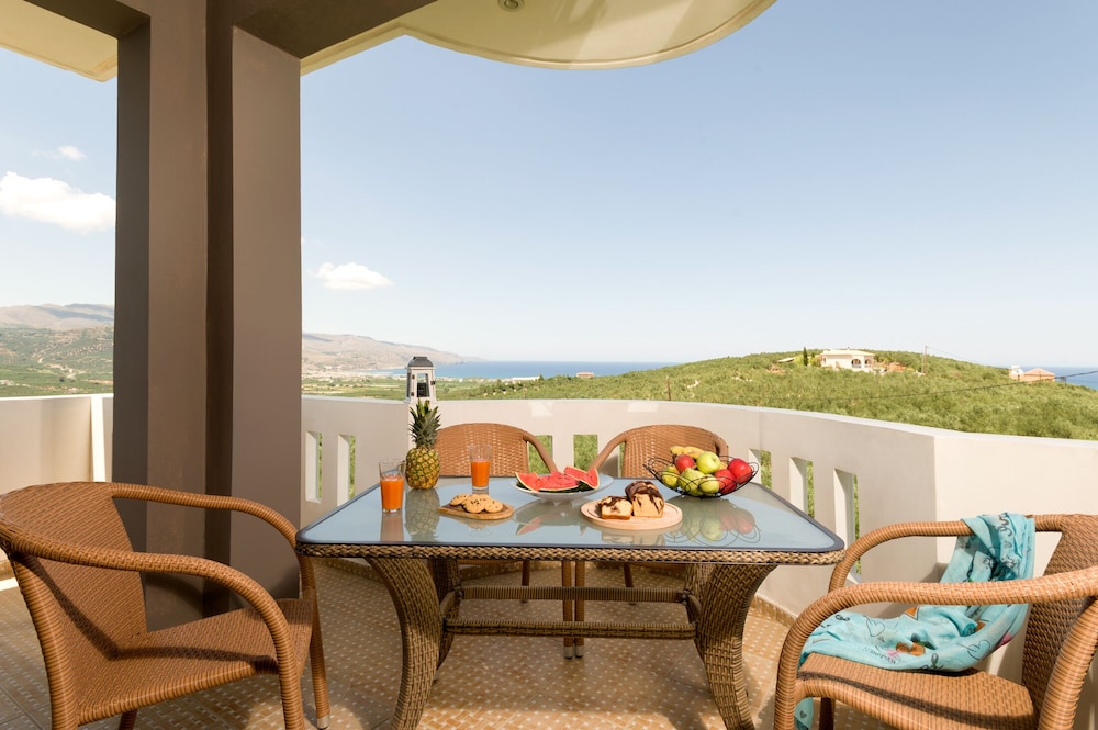 Luxury Apartment, 3 Bedrooms, Sea View photo 2