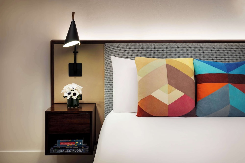 Deluxe Suite, 1 King Bed with Sofa bed