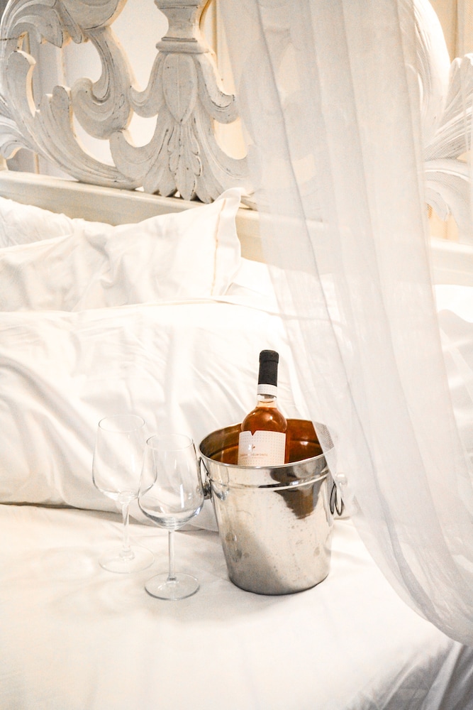 Suite - Photo 7
