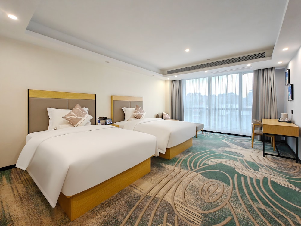Luxury Twin Room, City View