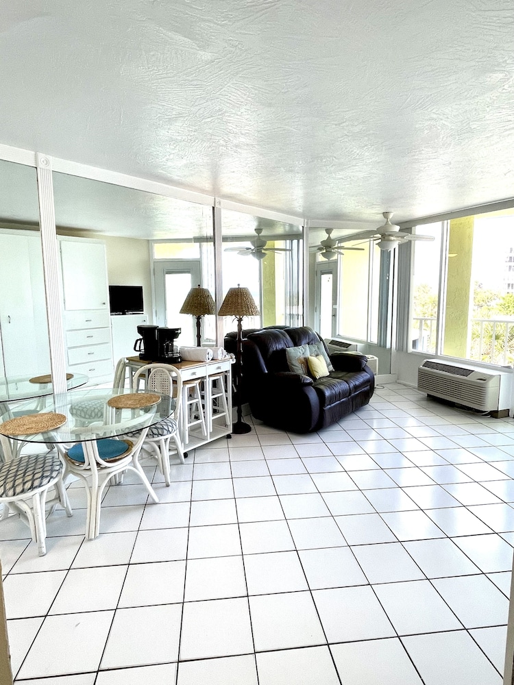 Studio, Ocean View, Beachside (Ocean Overlook)