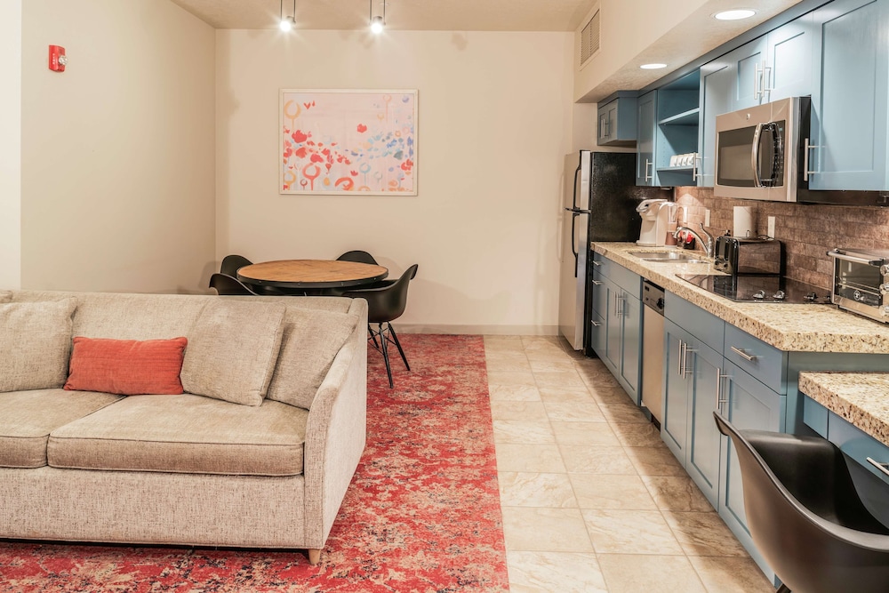 Suite, 1 Bedroom, Accessible (Hearing) - Photo 5