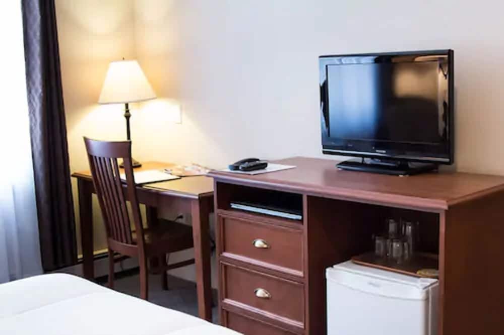 Standard Room, 2 Double Beds and Futon photo 3