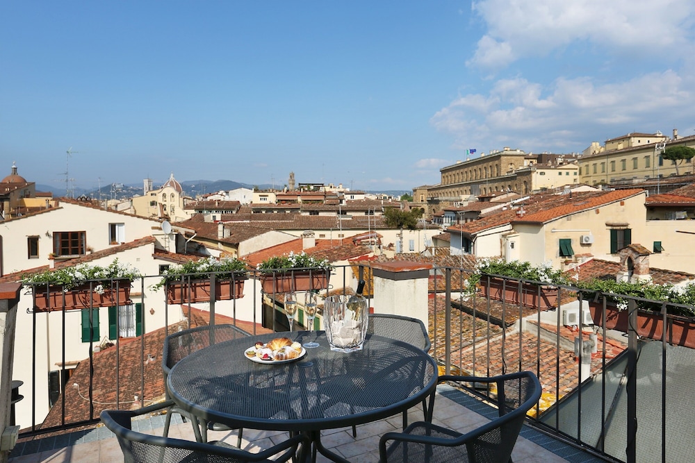 Apartment, 2 Bedrooms, Patio, City View