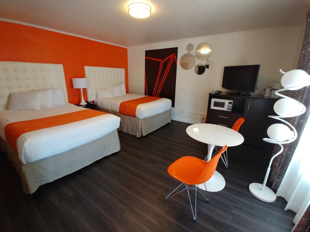 Room, 2 Double Beds, Non Smoking - Photo 5