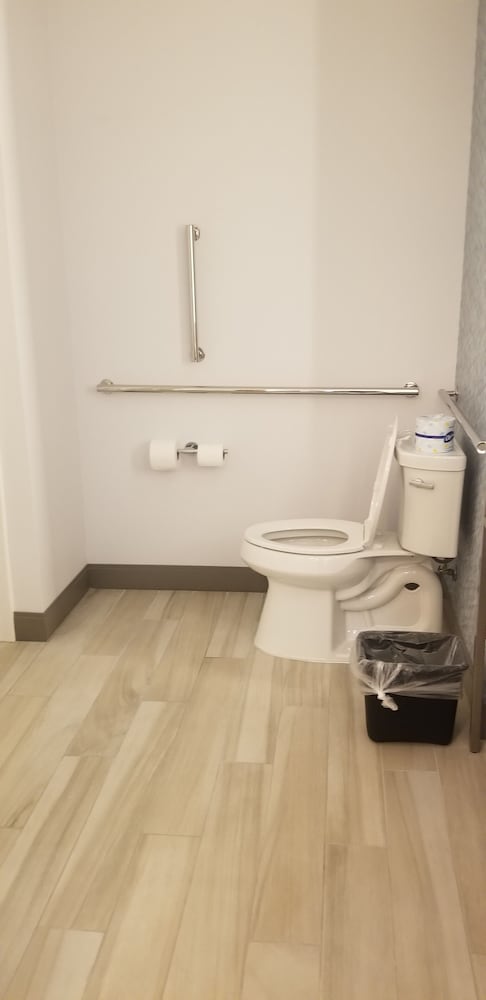 Room, 2 Queen Beds, Accessible, Bathtub (Hearing) - Photo 6